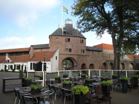 De Vischpoort geeft toegang tot de binnenstad van Harderwijk